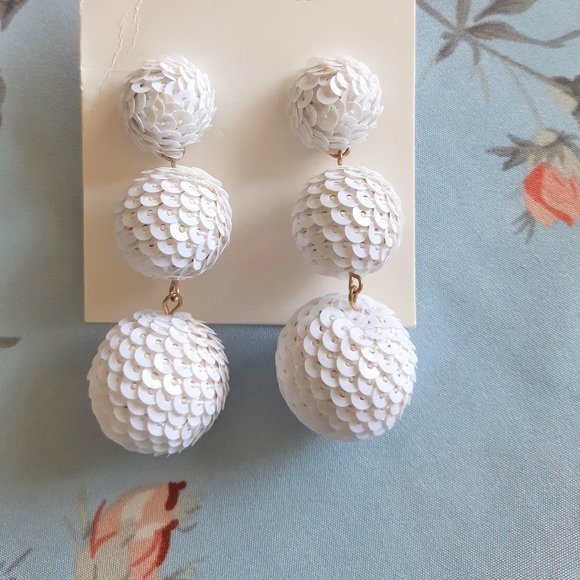 Luna Earrings - Picture 3 of 5